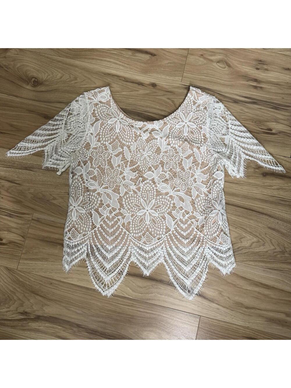 Express White Floral Lace Crop Top Fringe Sleeve Scallop Hem Lined Size Small